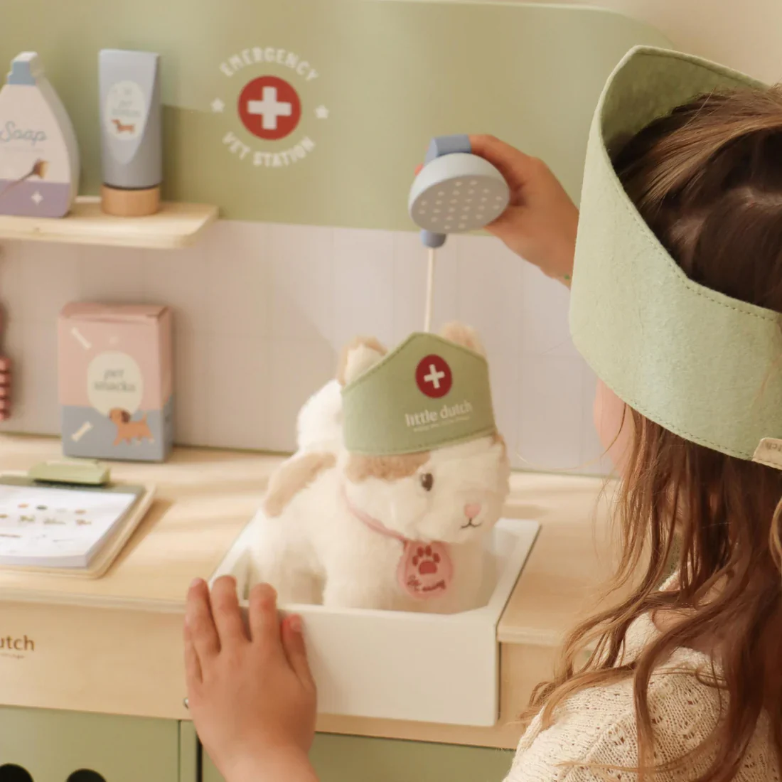 Little Dutch Wooden Veterinary Practice - Image 3