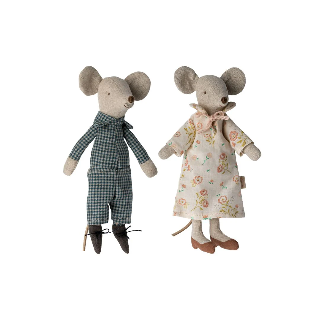 Maileg Grandma and Grandpa mice in cigarbox - Image 4
