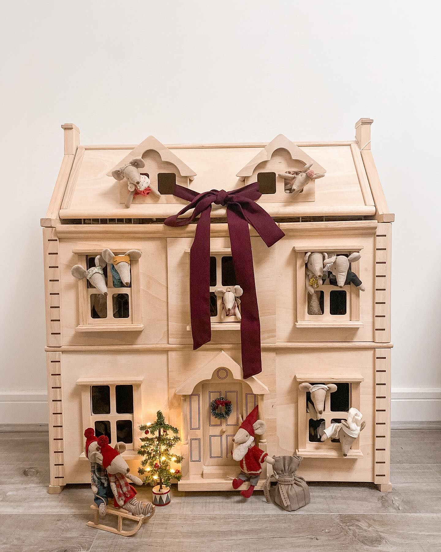 PlanToys Victorian Doll's House - Wooden Toy Dollhouse - Image 6